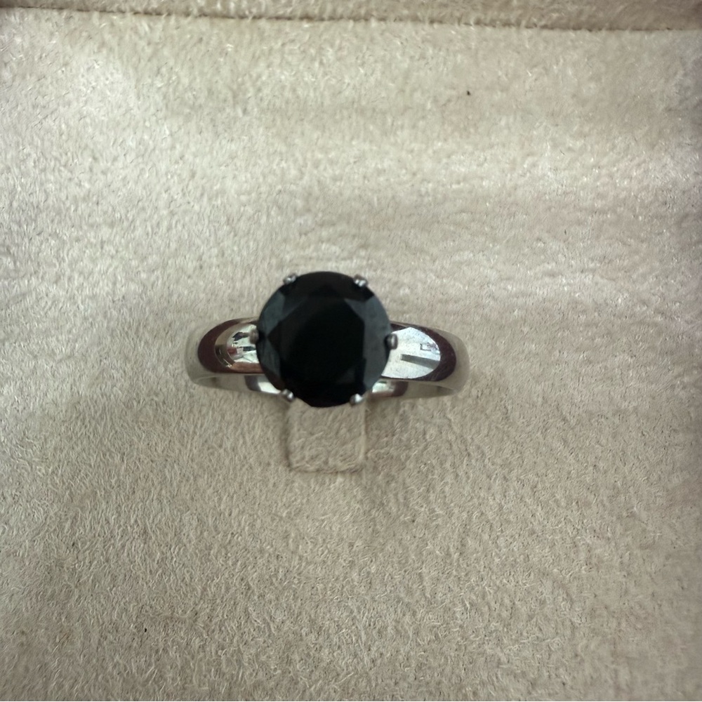 Women’s Ring Silver Color and Black Size 9 - Picture 2 of 7